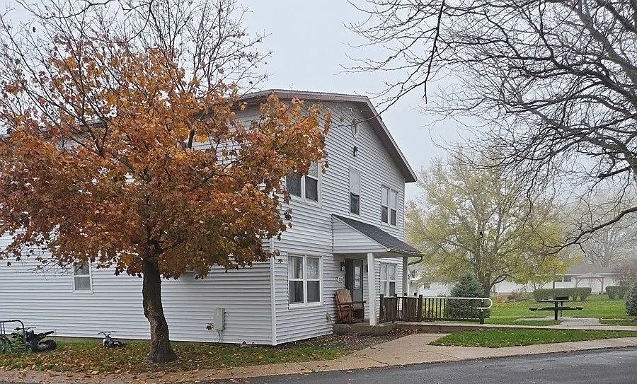 2nd image of 210-212 S Grove St #1870