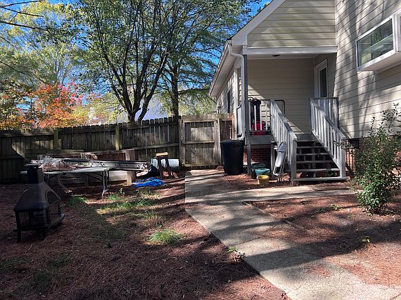 Side yard w/deck