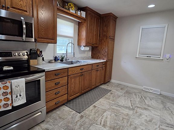 4th image of 410 Clinton St