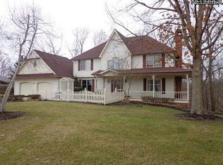 490 Hillcrest Dr NE, New Philadelphia, OH 44663