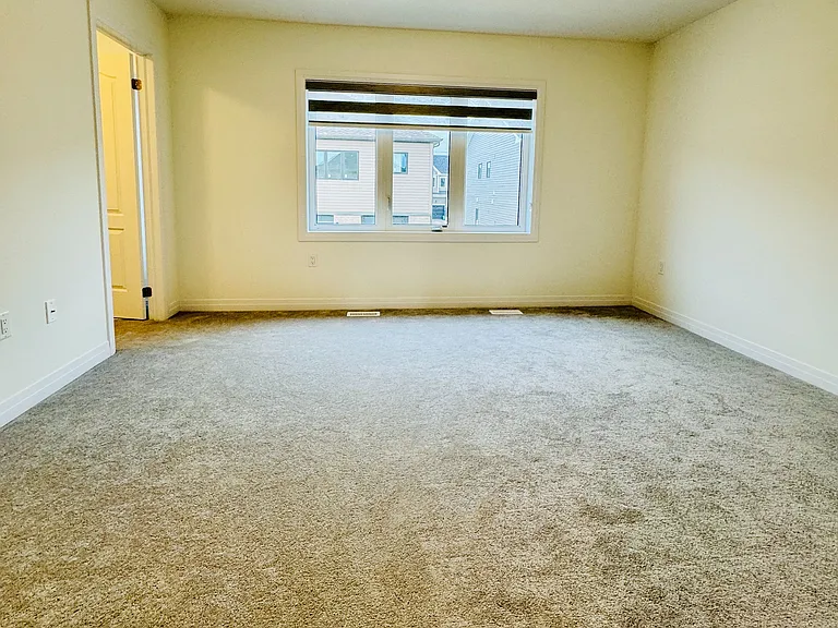 52 Cresthaven Hts — Photo 13