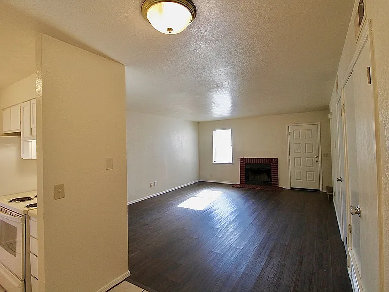 2336 Heatherfield Ln — Photo 3