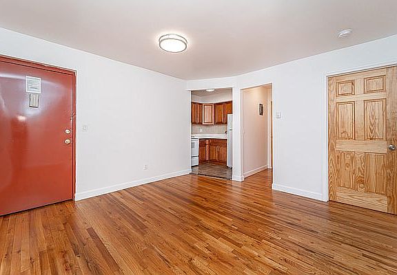 5th image of 35-25 32nd St #3Y