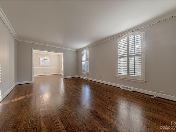 5th image of 6914 Yorktowne Dr