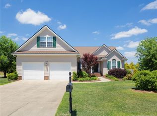 5498 Walking Trail Way, Hope Mills, NC 28348