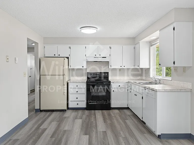 2121 S Herald Rd — Photo 3