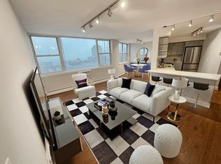 Sheridan Lake - 6401 N Sheridan Rd, Chicago, IL 60626