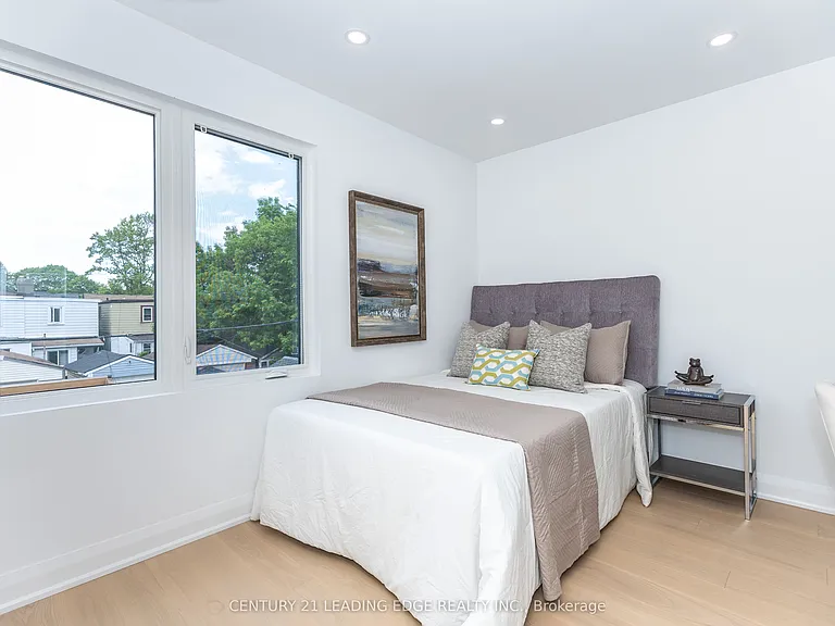 12 Marigold Ave — Photo 23