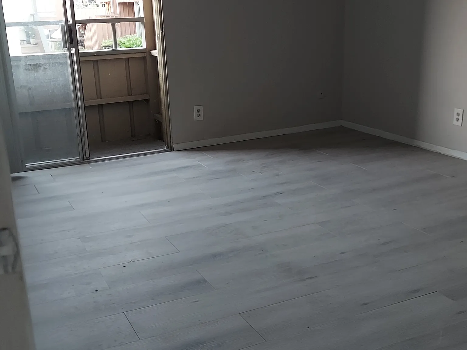 2 bed, 872 sqft, $2,700 — Photo 2