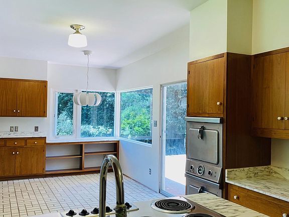 5th image of 3624 Warner St