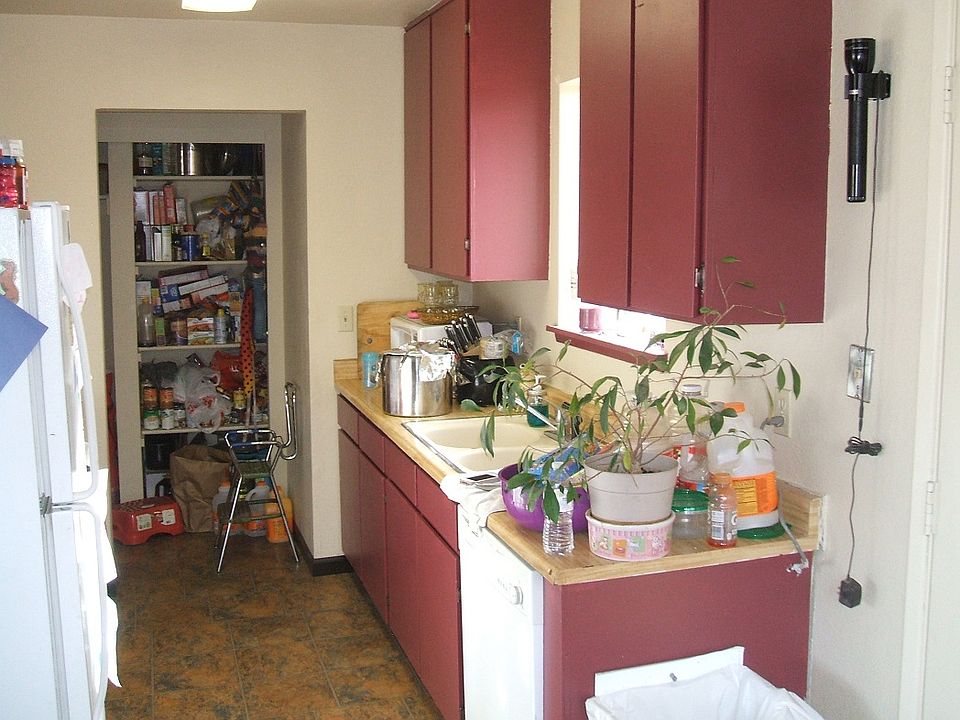 2nd image of 119 E Buell St