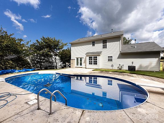 4th image of 12616 Waterfall Pl