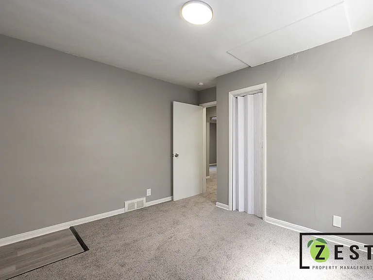 5235 Chatsworth — Photo 13