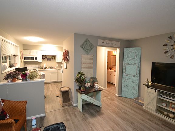 4th image of 1315 Greeley St S #4