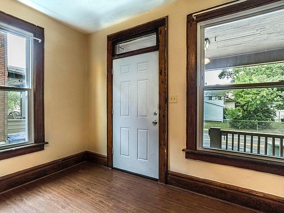 3rd image of 284-286 E Hudson St