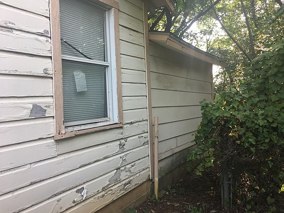 4th image of 1000 Bradley Ave