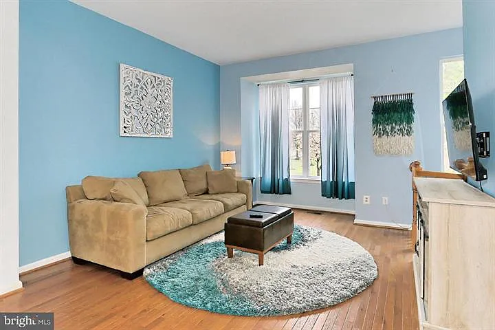 3 bed, 3.5 bath, 1886 sqft, $3,000 — Photo 4