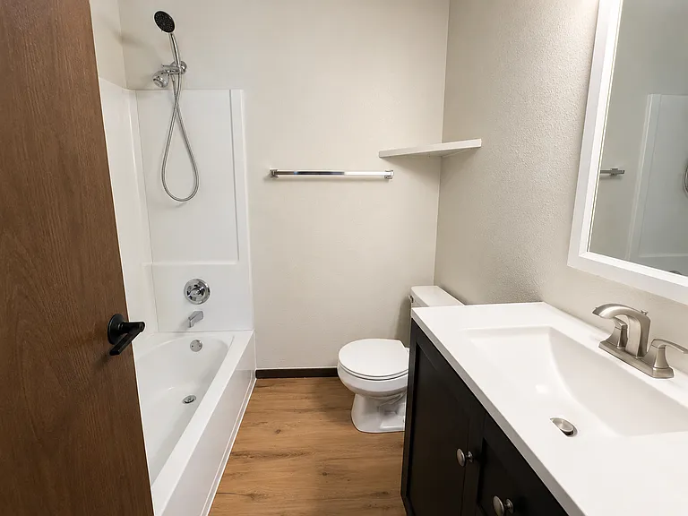 139 Juniper Pl #D — Photo 8