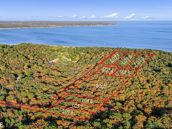 2nd image of Oaks Cove Ln