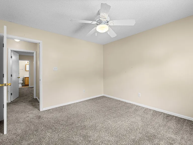 116 Live Oak Ct — Photo 16
