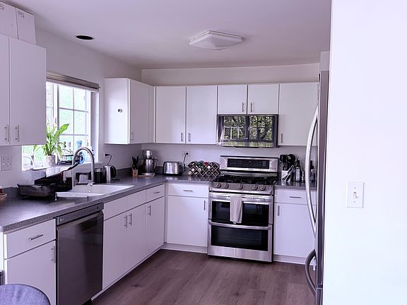 3rd image of 1146 Bristol Ln