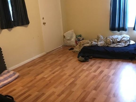 2nd image of 931 W Elberon Ave
