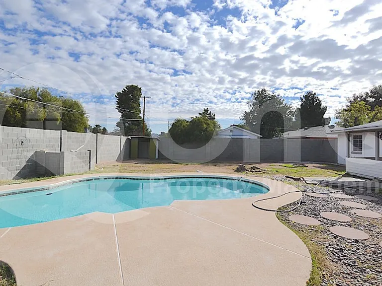 1730 W Northview Ave — Photo 3