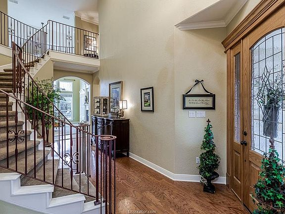3rd image of 5207 Saint Andrews Dr