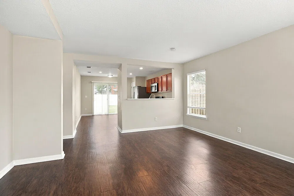 3 bed, 2.0 bath, 1339 sqft, $1,820 — Photo 4
