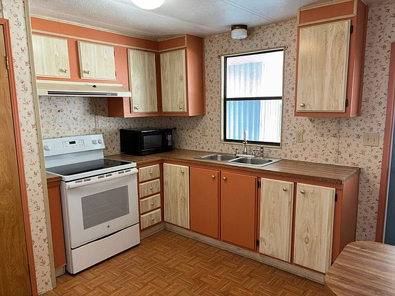 4th image of 2425 Harden Blvd Lot 25