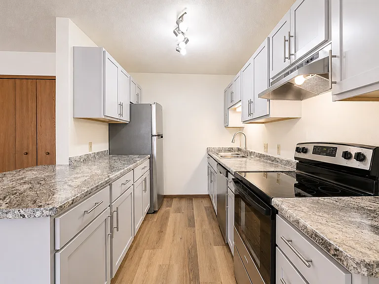 Murdock Apartments — Photo 60