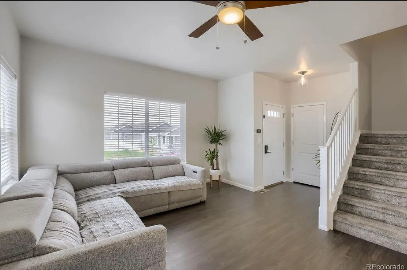 5 bed, 3.5 bath, 2160 sqft, $2,850 — Photo 2
