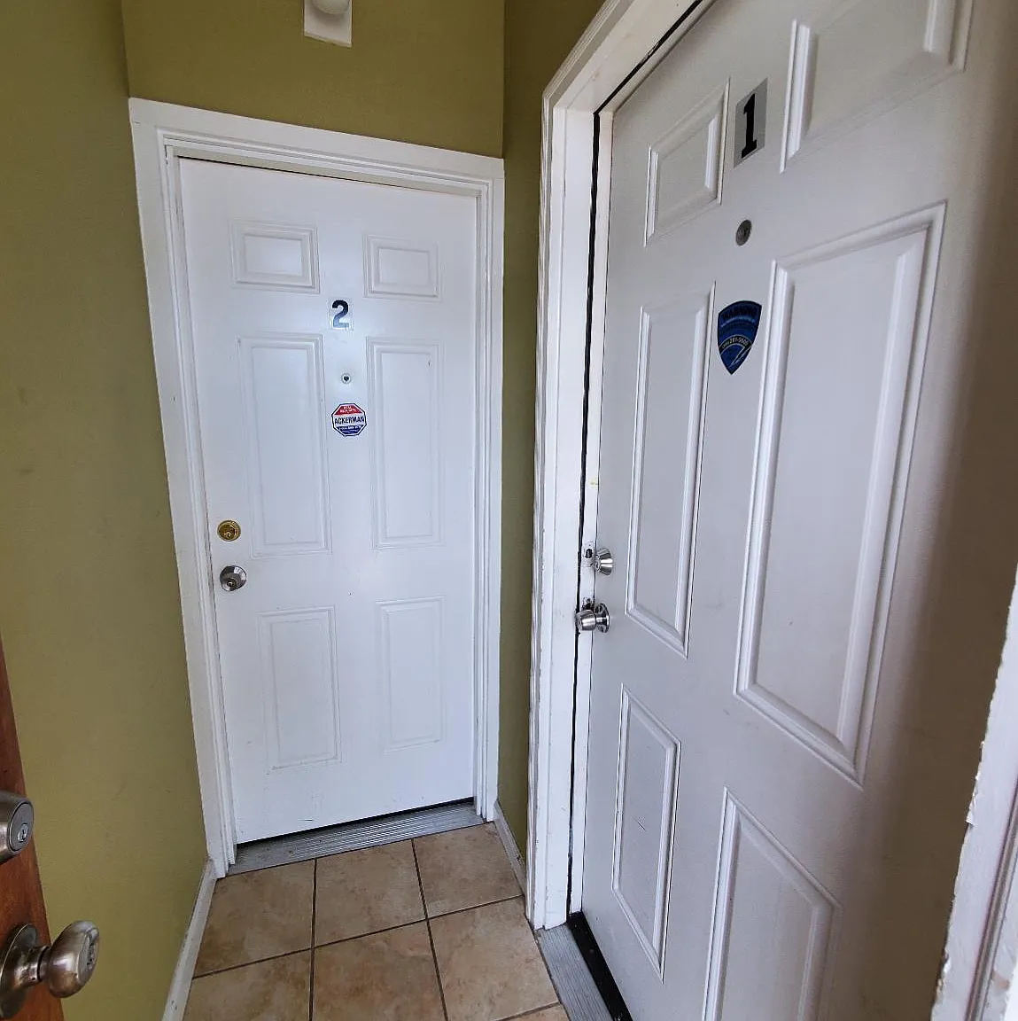 2 bed, 1.0 bath, 2380 sqft, $1,200 — Photo 3