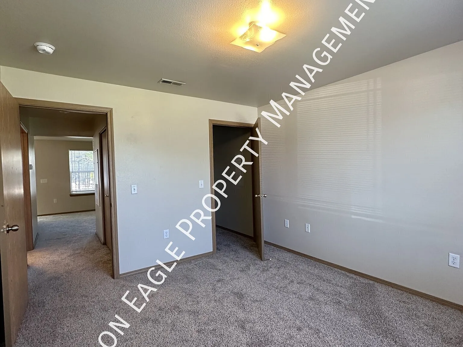 1805 E Overland Rd — Photo 4