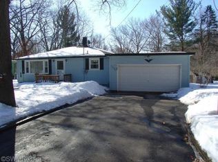 2826 Wildwood Ln, Stevensville, MI