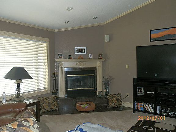 3rd image of 912 SW Avenue J