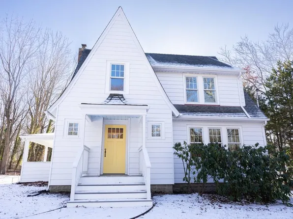 118 Old Post Road, East Setauket, NY 11733