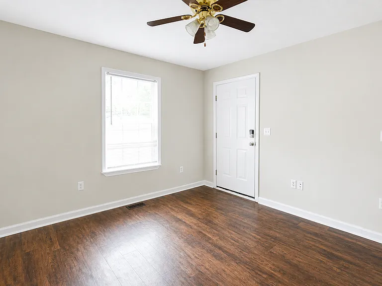 50 Lexington Ct — Photo 4