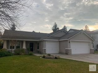 1679 E La Quinta Dr, Fresno, CA 93730
