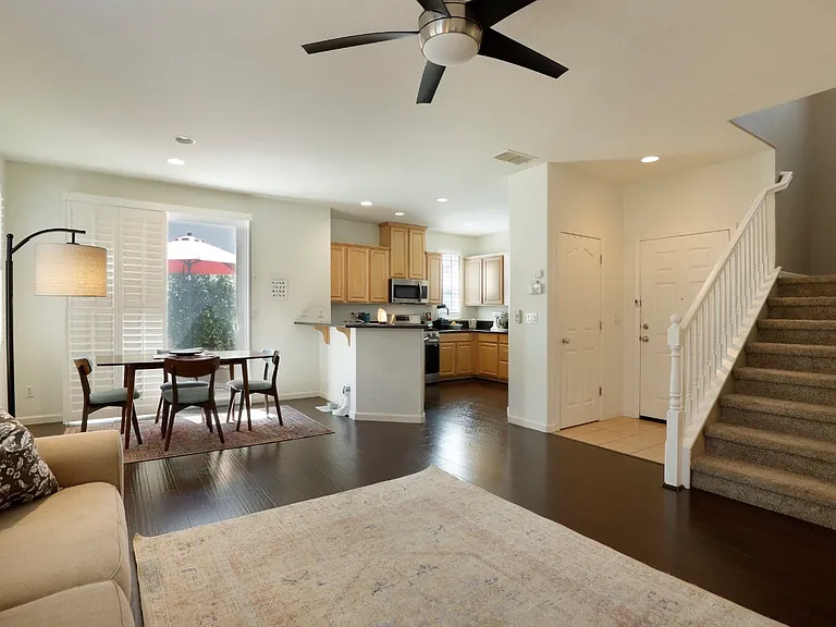 Cortina Cir — Photo 3