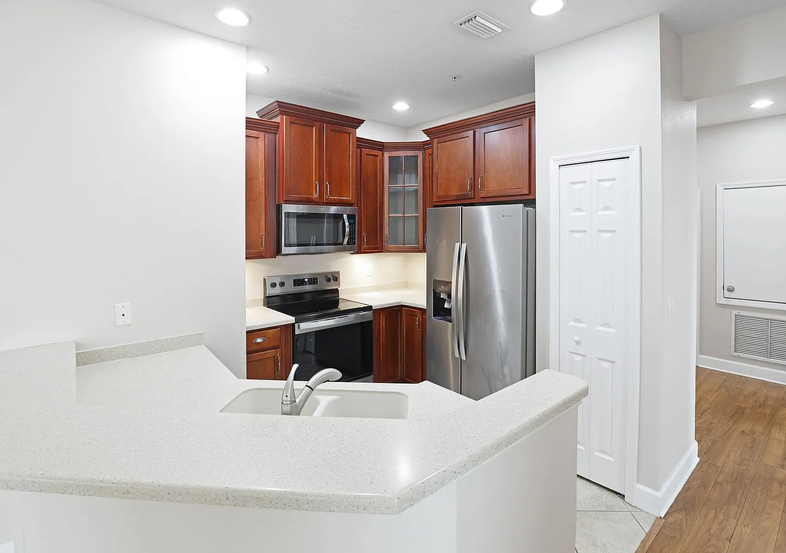 3bd/2bth Townhome in Stonehaven. Best Sarasota Location! — Photo 4