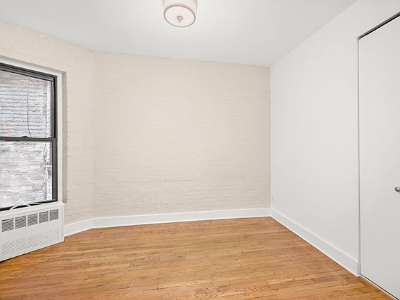5th image of 220 E 95th St APT 3A