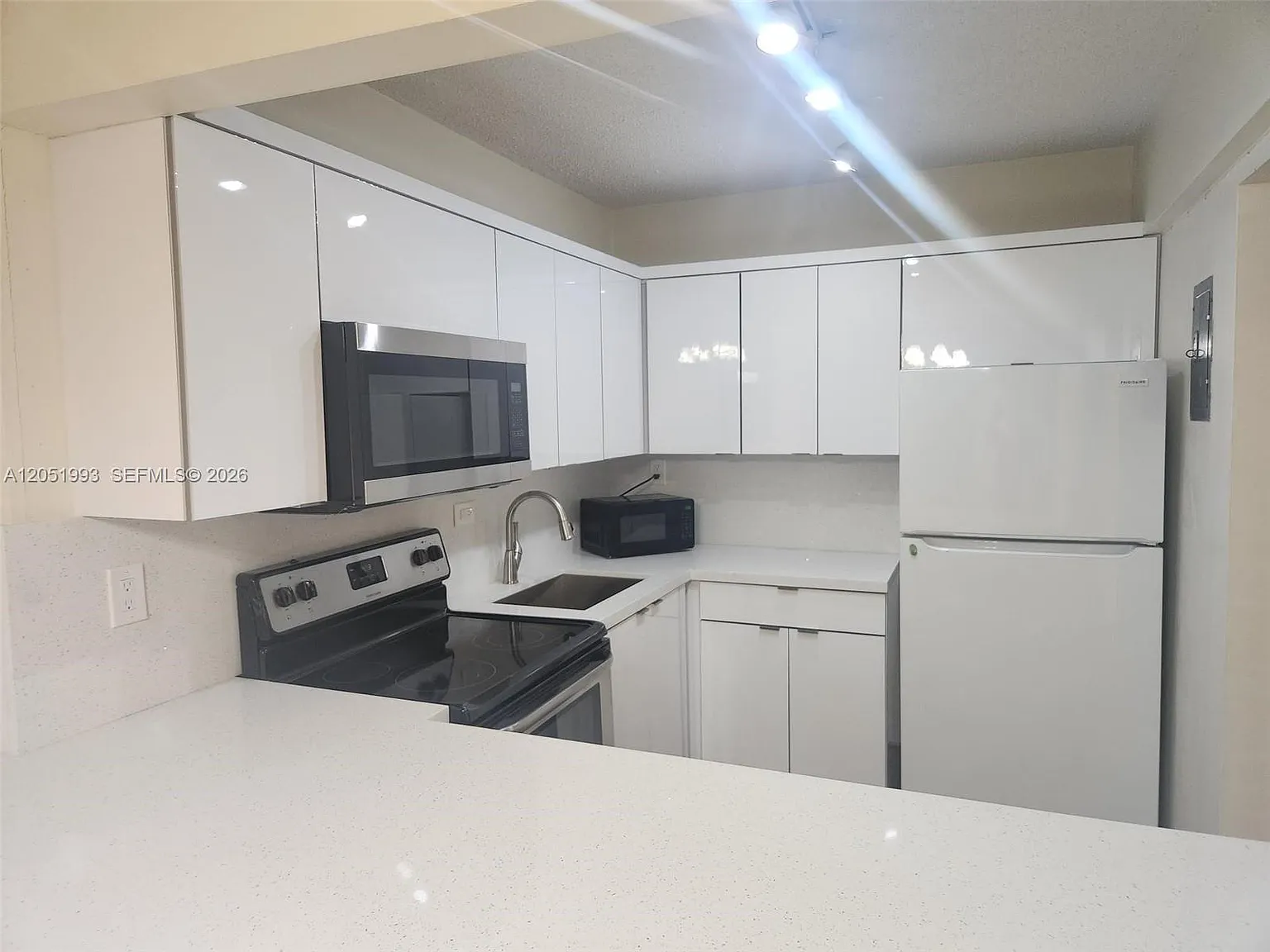 Westchester Luxury Condo — Photo 2