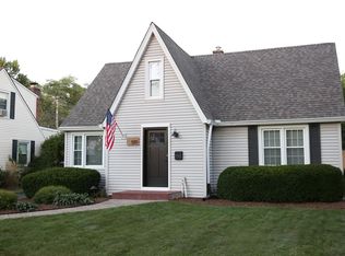 519 N Fairview Ave, Mount Prospect, IL 60056