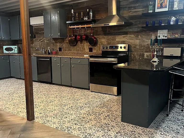 1501 N Texas Ave #C — Photo 3