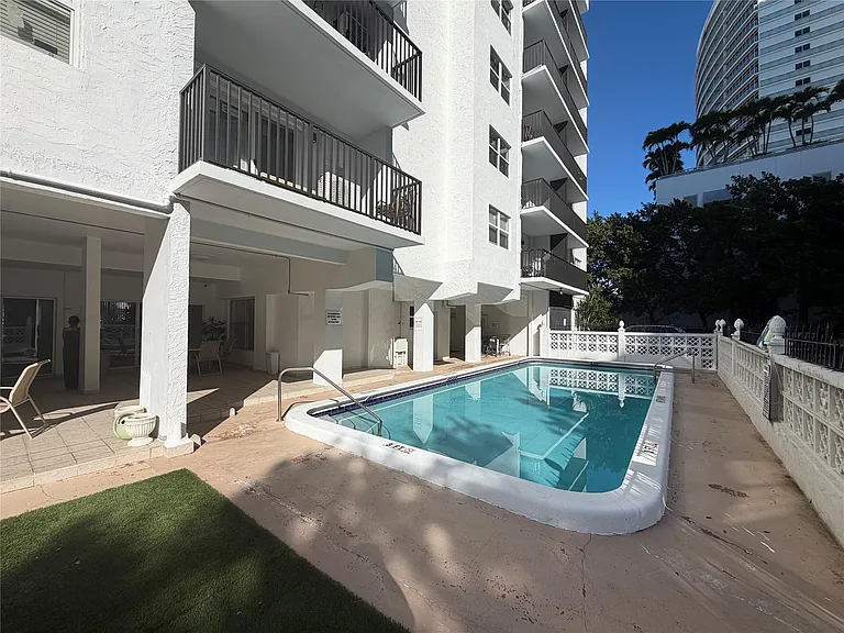 3000 Riomar St #406 — Photo 21