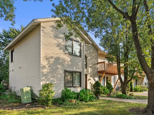63 Michigan Ct, Vernon Hills, IL 60061