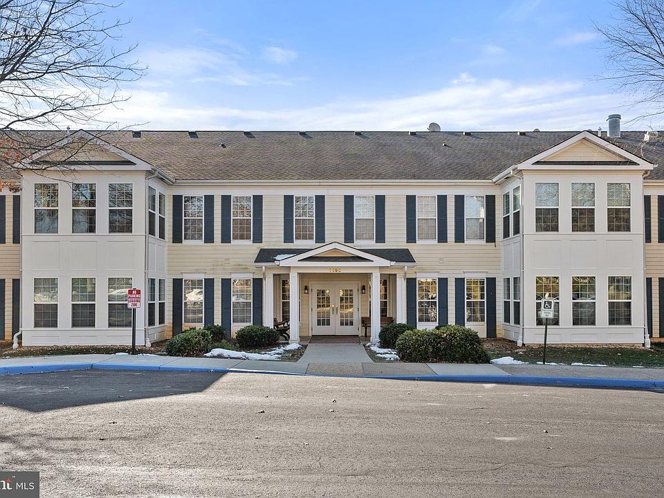 1st image of 6696 Club House Ln Unit 113