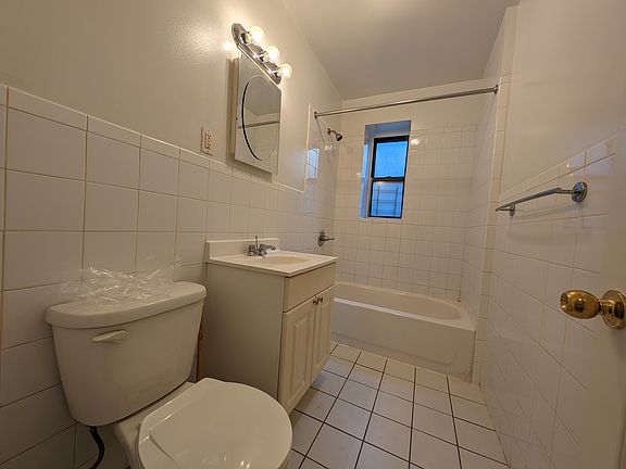4th image of 490 E 23rd St #L3
