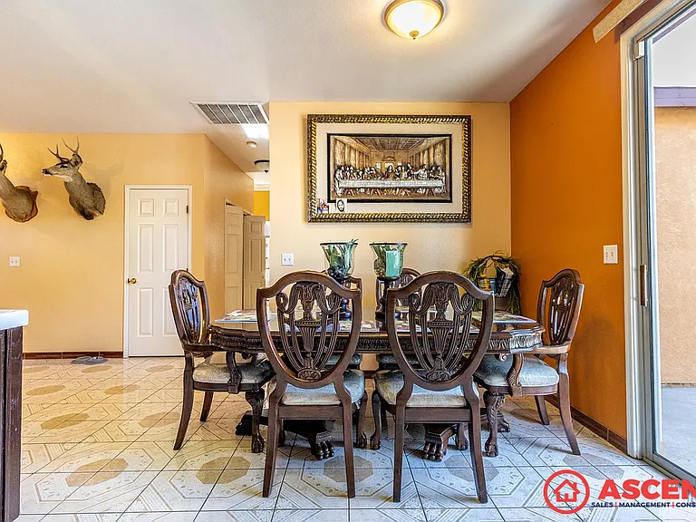 1810 Martinho Ave — Photo 9
